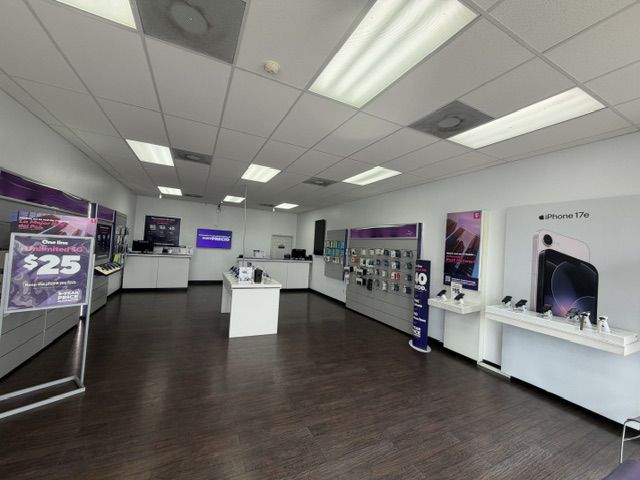 Metro by T-Mobile 1912 W Pecan St - 1912 W Pecan St 
