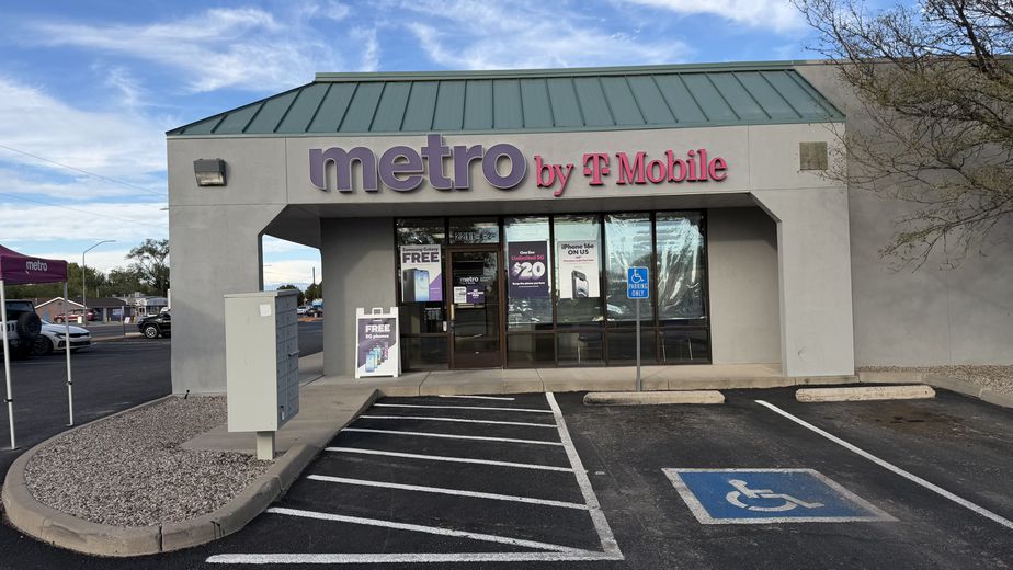 Metro by T-Mobile 2211 Main St NE - 2211 Main St NE 