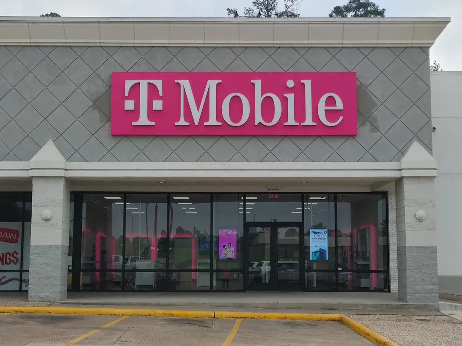 Exterior photo of T-Mobile Store at W Church St & Hwy 59, Livingston, TX