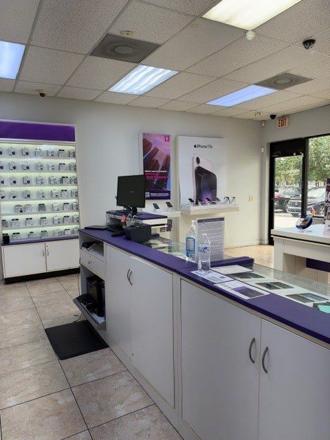 Metro by T-Mobile 3280 Lake Worth Rd - 3280 Lake Worth Rd 