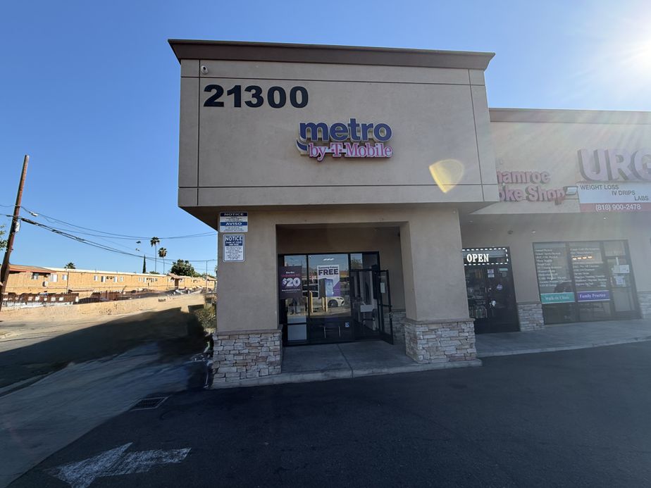 Metro by T-Mobile 21300 Sherman Way - 21300 Sherman Way 