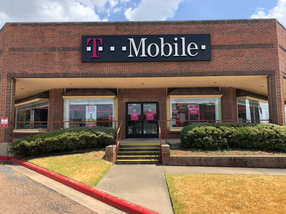Exterior photo of T-Mobile store at Troup Highway & Loop 323, Tyler, TX