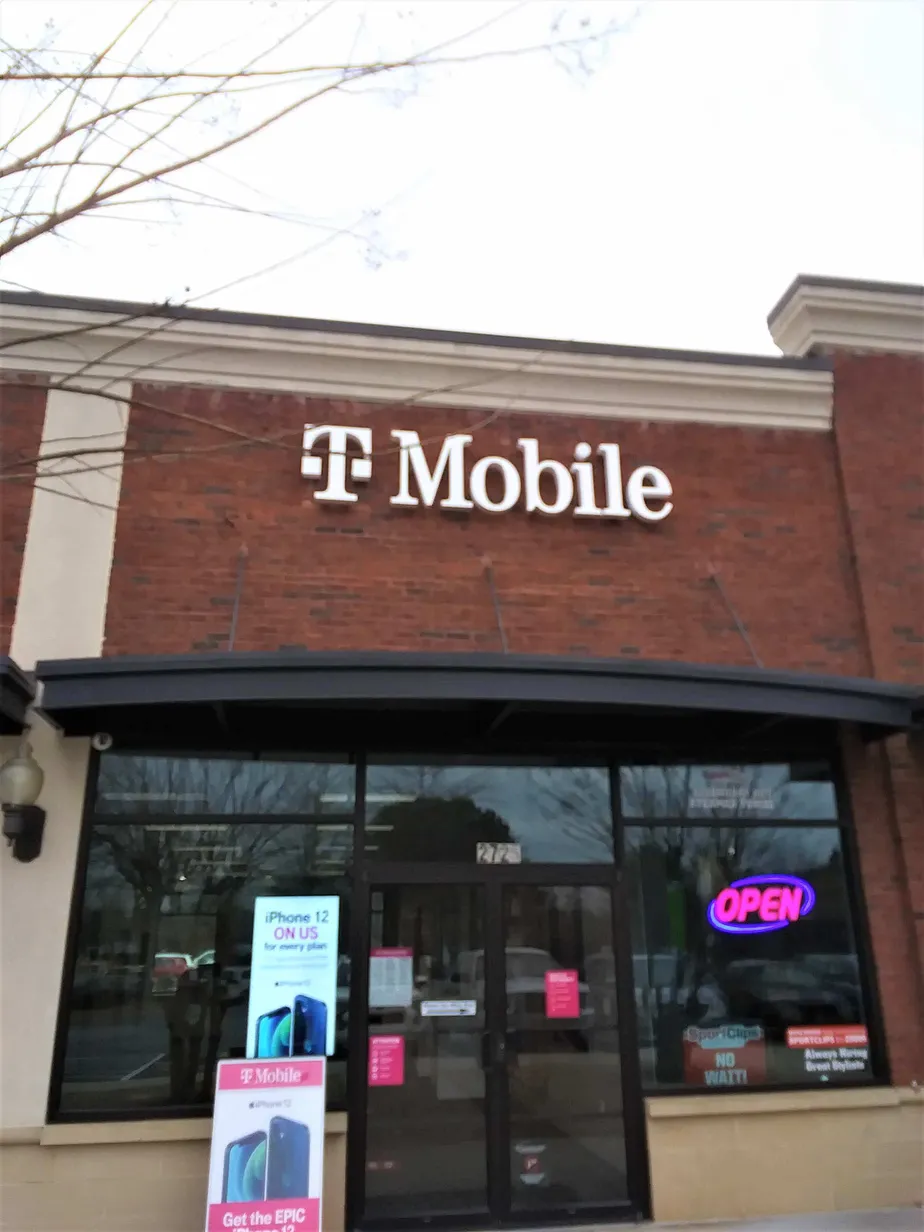 Exterior photo of T-Mobile store at Hwy 54 & Floy Farr Pkwy, Peachtree City, GA
