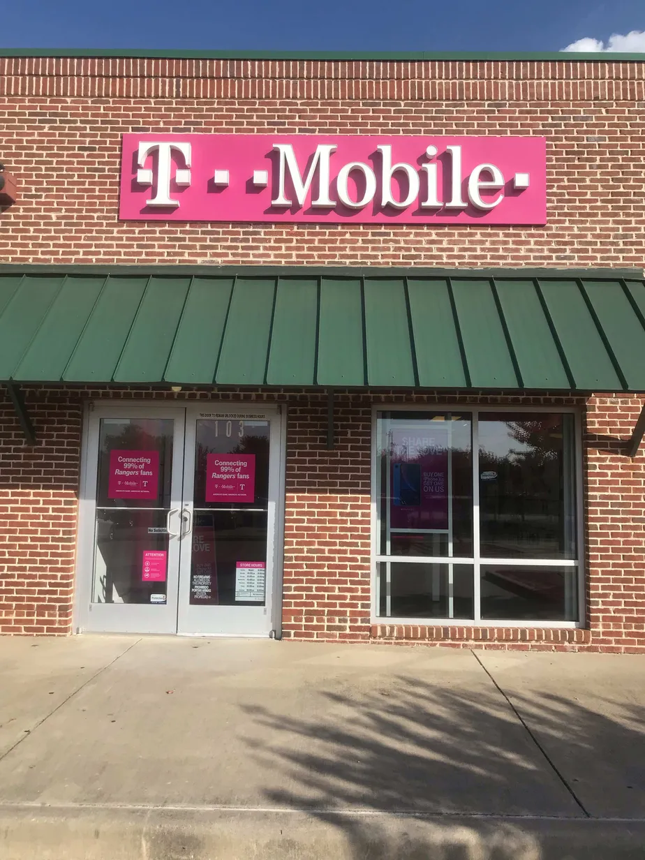 Exterior photo of T-Mobile store at Sw Wilshire Blvd & Nw John Jones Dr, Burleson, TX