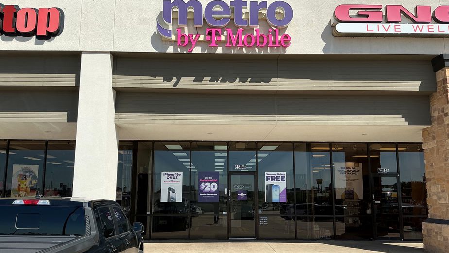 Metro by T-Mobile 6304 Lake Worth Blvd - 6304 Lake Worth Blvd 