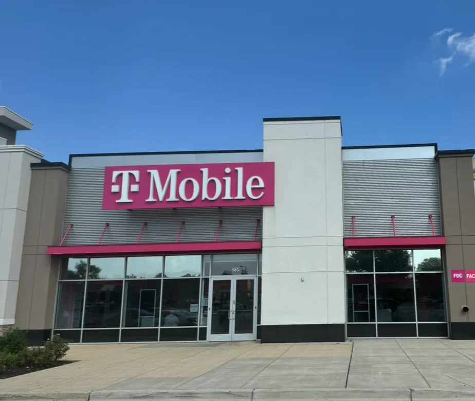  Exterior photo of T-Mobile Store at Glen Burnie Ritchie Highway, Glen Burnie, MD 