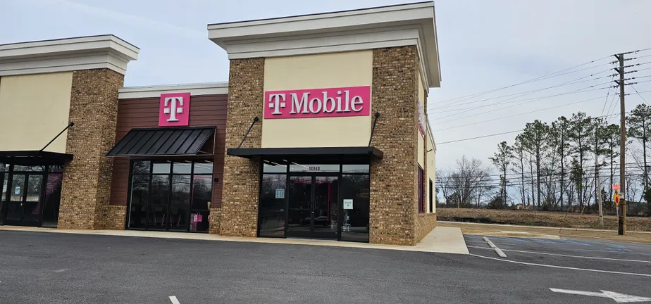  Exterior photo of T-Mobile Store at Asheville Hwy & E Main St, Inman, SC 