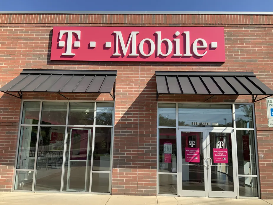 Foto del exterior de la tienda T-Mobile en Montclair Rd, Birmingham, AL
