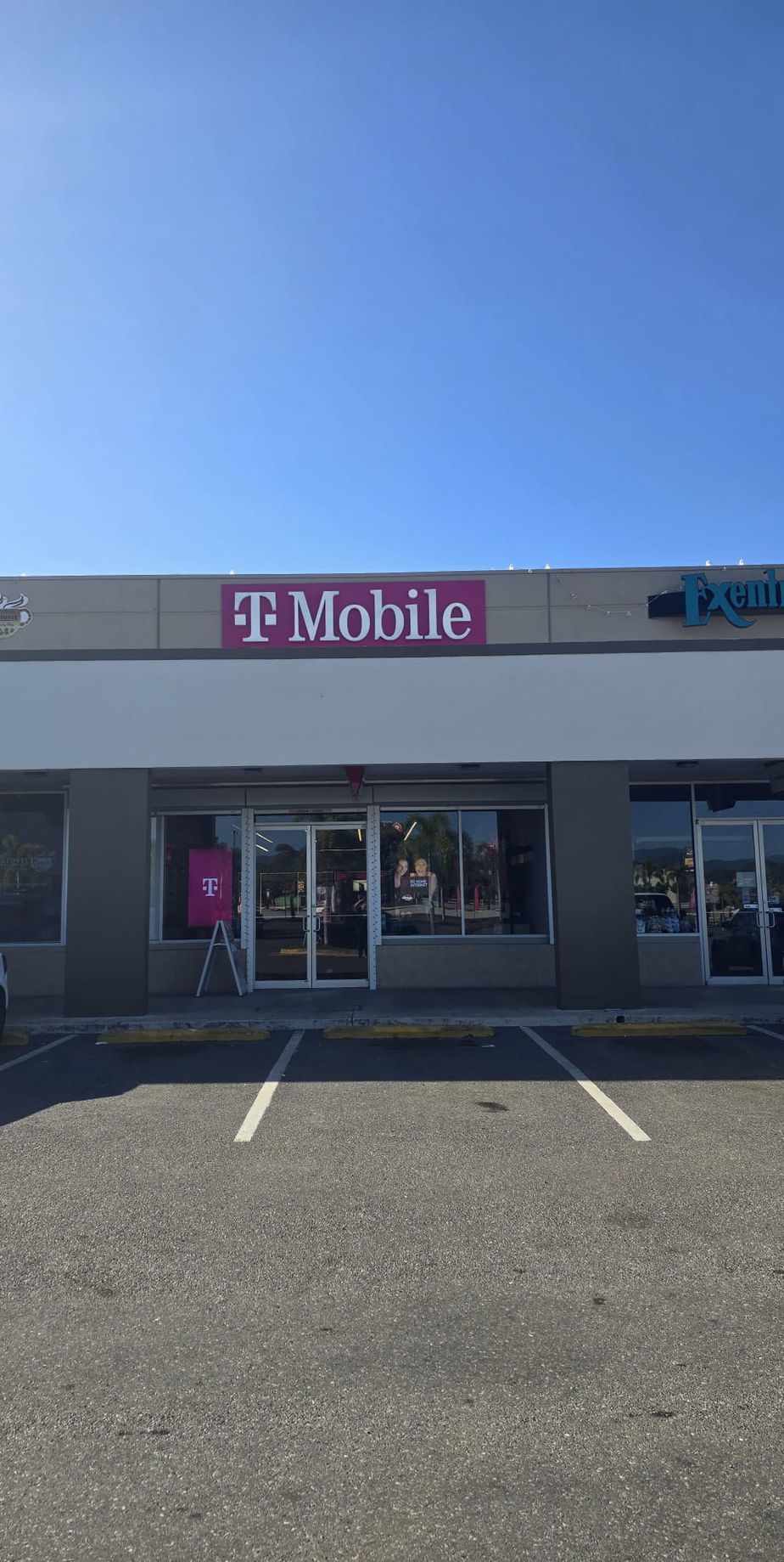Exterior photo of T-Mobile Store at Plaza Prados Del Sur, Santa Isabel, PR