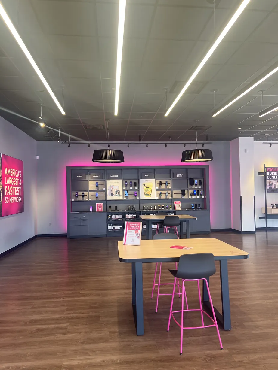  Interior photo of T-Mobile Store at Hamilton Town Center, Chattanooga, TN 
