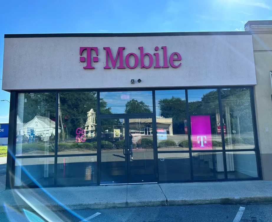 Exterior photo of T-Mobile Store at Newport Ave & Beverage Hill Av, Pawtucket, RI