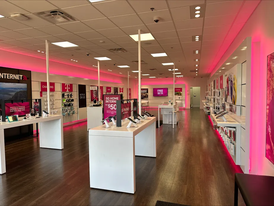 Interior photo of T-Mobile Store at Oxon Hill Rd & Thompson Ln, Oxon Hill, MD