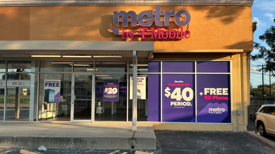 Metro by T-Mobile 4855 River Oaks Blvd - 4855 River Oaks Blvd 