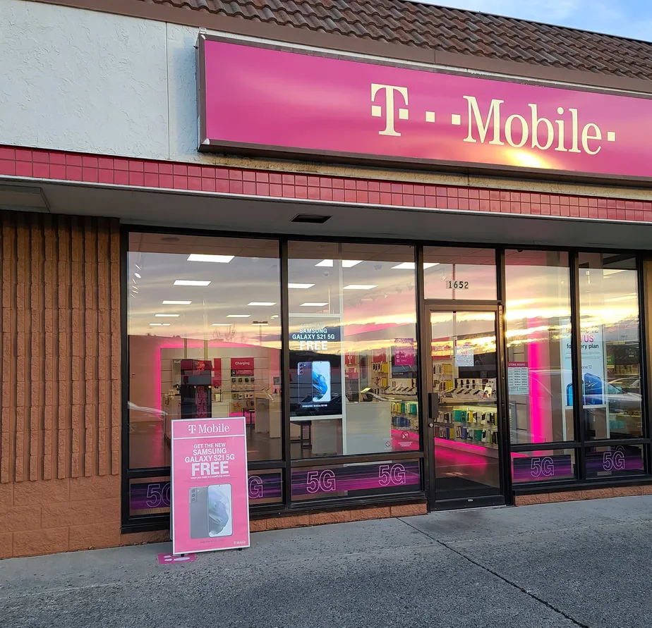 Exterior photo of T-Mobile store at South Grand Ave & Se Bishop Blvd 2, Pullman, WA