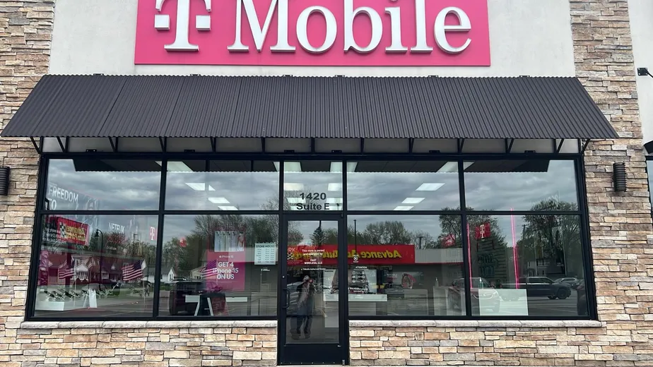  Exterior photo of T-Mobile Store at 24th St & Chestnut St, Port Huron, MI 