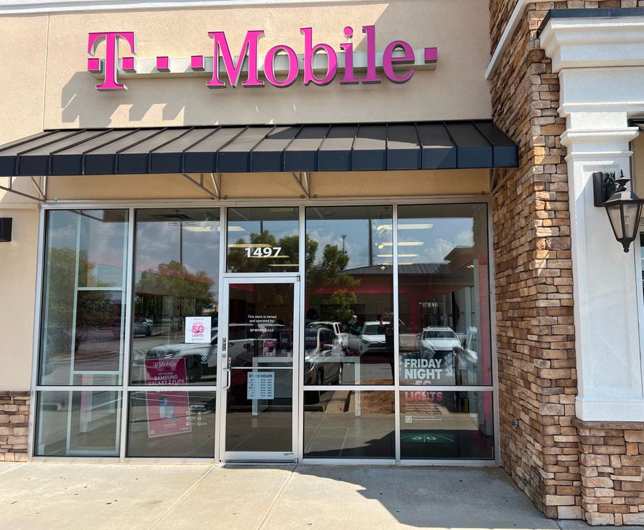 Exterior photo of T-Mobile Store at Hampton Rd & Avalon Pkwy, McDonough, GA