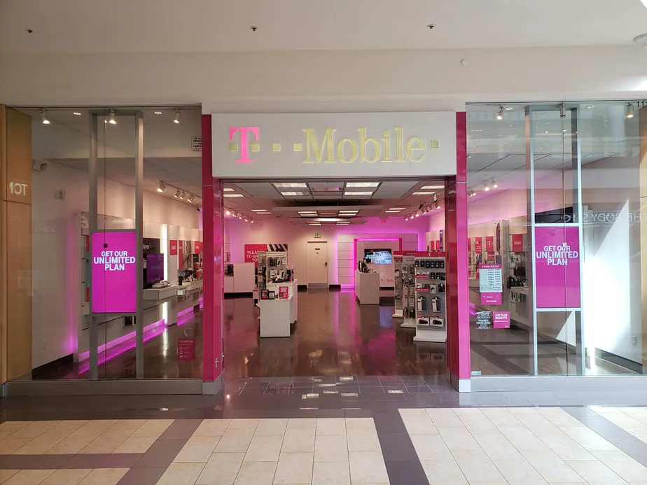 Exterior photo of T-Mobile store at Brea Mall, Brea, CA