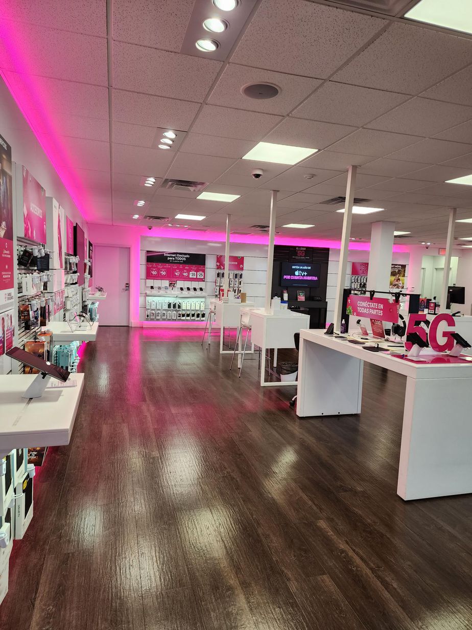 Interior photo of T-Mobile Store at Plaza Del Norte, Hatillo, PR