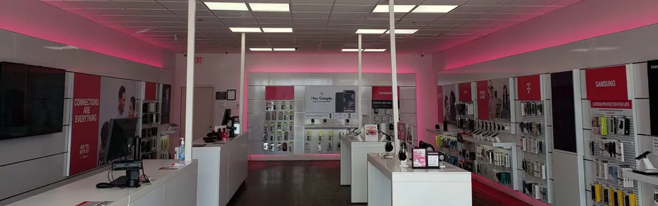 Foto del interior de la tienda T-Mobile en N Veterans Blvd & 2nd St, Eagle Pass, TX