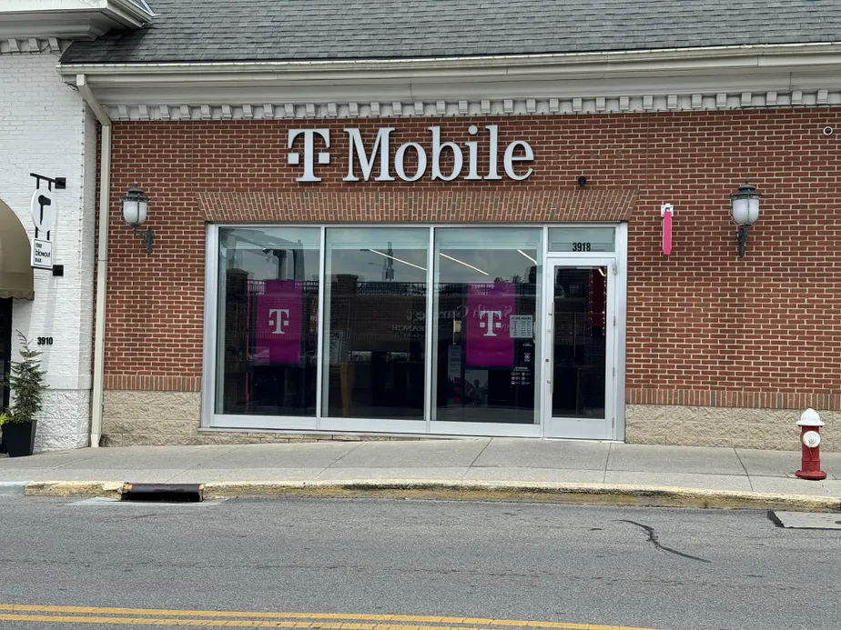  Exterior photo of T-Mobile Store at Townsfair Way & Easton Loop W, Columbus, OH 