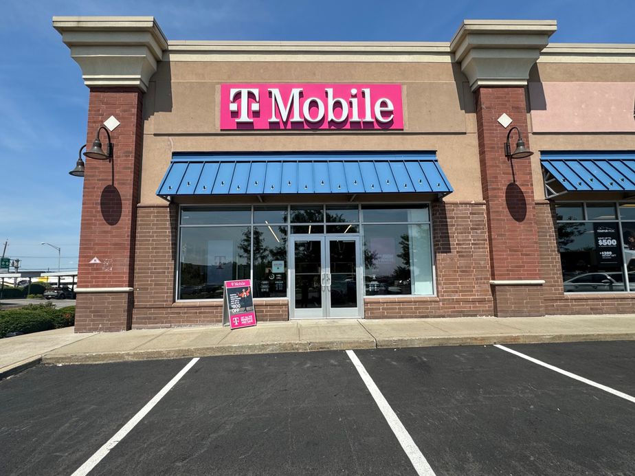 Exterior photo of T-Mobile Store at Route 440 & New Hook Rd, Bayonne, NJ