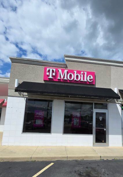 Exterior photo of T-Mobile Store at Central & Holland, Toledo, OH
