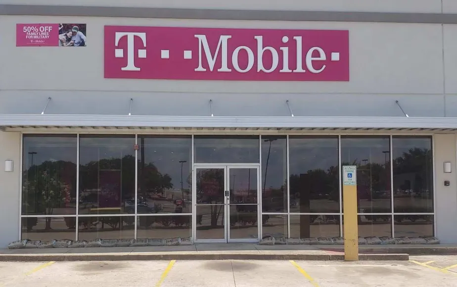 Exterior photo of T-Mobile store at Eastex Freeway & Dowlen, Beaumont, TX