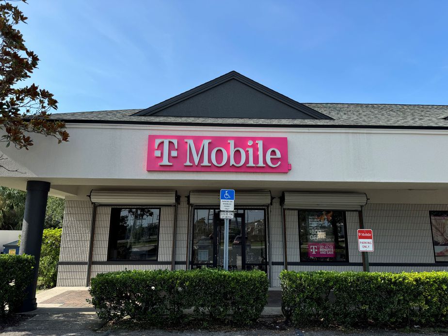 Exterior photo of T-Mobile Store at Saxon Blvd & Enterprise Rd, Orange City, FL