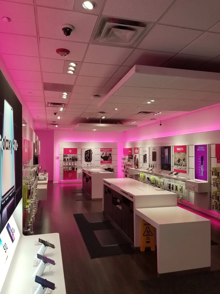 Interior photo of T-Mobile Store at State & Monroe, Chicago, IL
