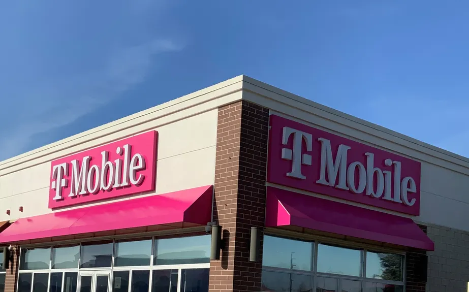  Exterior photo of T-Mobile Store at Rt 120 & Rt 43, Waukegan, IL 