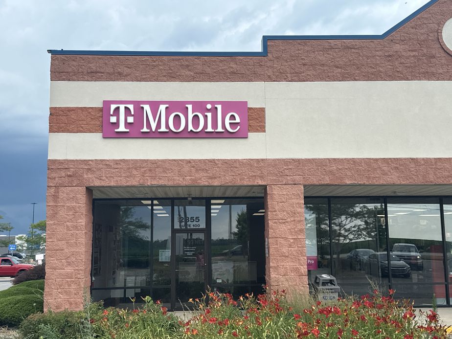 Exterior photo of T-Mobile Store at Progress Way & Rombach Ave, Wilmington, OH