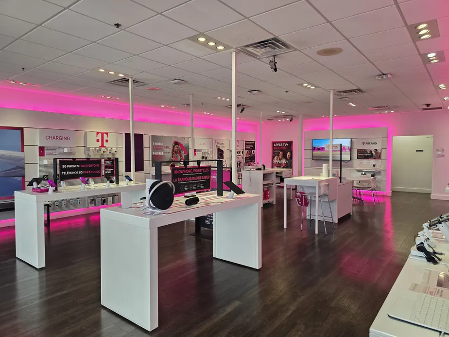  Interior photo of T-Mobile Store at Huntington Square, Corpus Christi, TX 