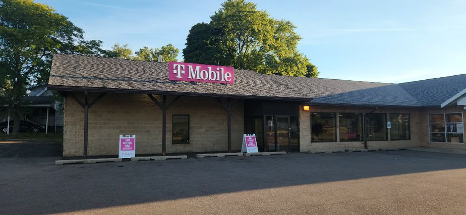 Exterior photo of T-Mobile Store at Columbia Ave E & Grand Blvd, Battle Creek, MI