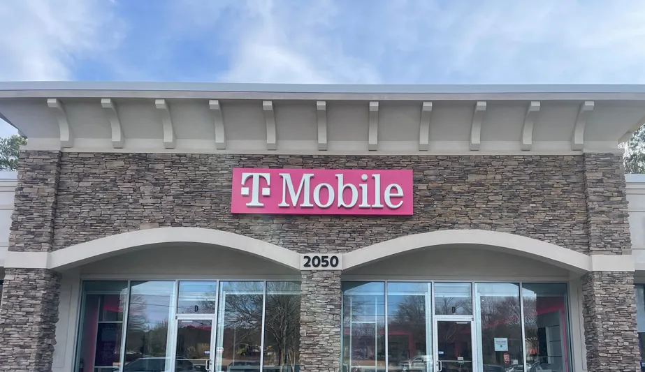  Exterior photo of T-Mobile Store at Hwy 124 & Ronald Reagan Pkwy, Snellville, GA 