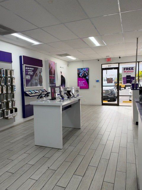 Metro by T-Mobile 400 S Dixie Hwy Bay 10 - 400 S Dixie Hwy Bay 10 