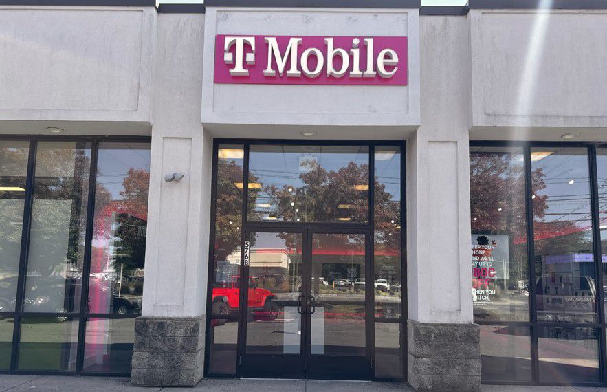Exterior photo of T-Mobile Store at Farmington Ave & Dallas Ave, Bristol, CT