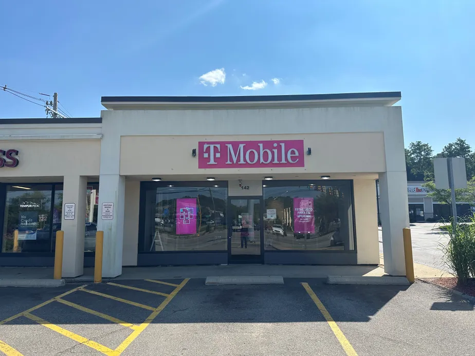Exterior photo of T-Mobile Store at Worcester Rd & Caldor Rd, Framingham, MA