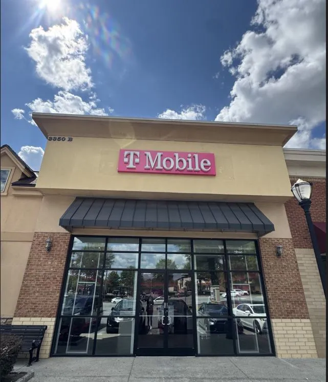  Exterior photo of T-Mobile Store at Gravel Springs, Buford, GA 