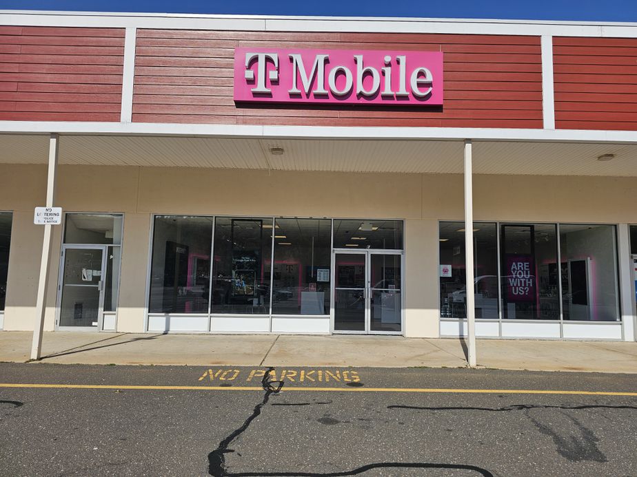 Exterior photo of T-Mobile Store at Mallory Brook Plaza, Barkhamsted, CT