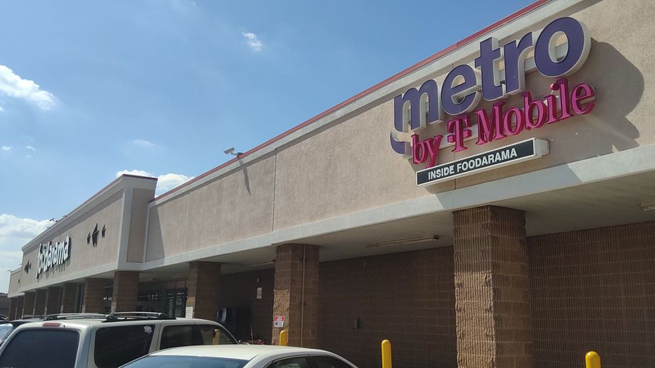 Metro by T-Mobile 10810 S. Post Oak Rd Inside Foodarama - 10810 S. Post Oak Rd Inside Foodarama 