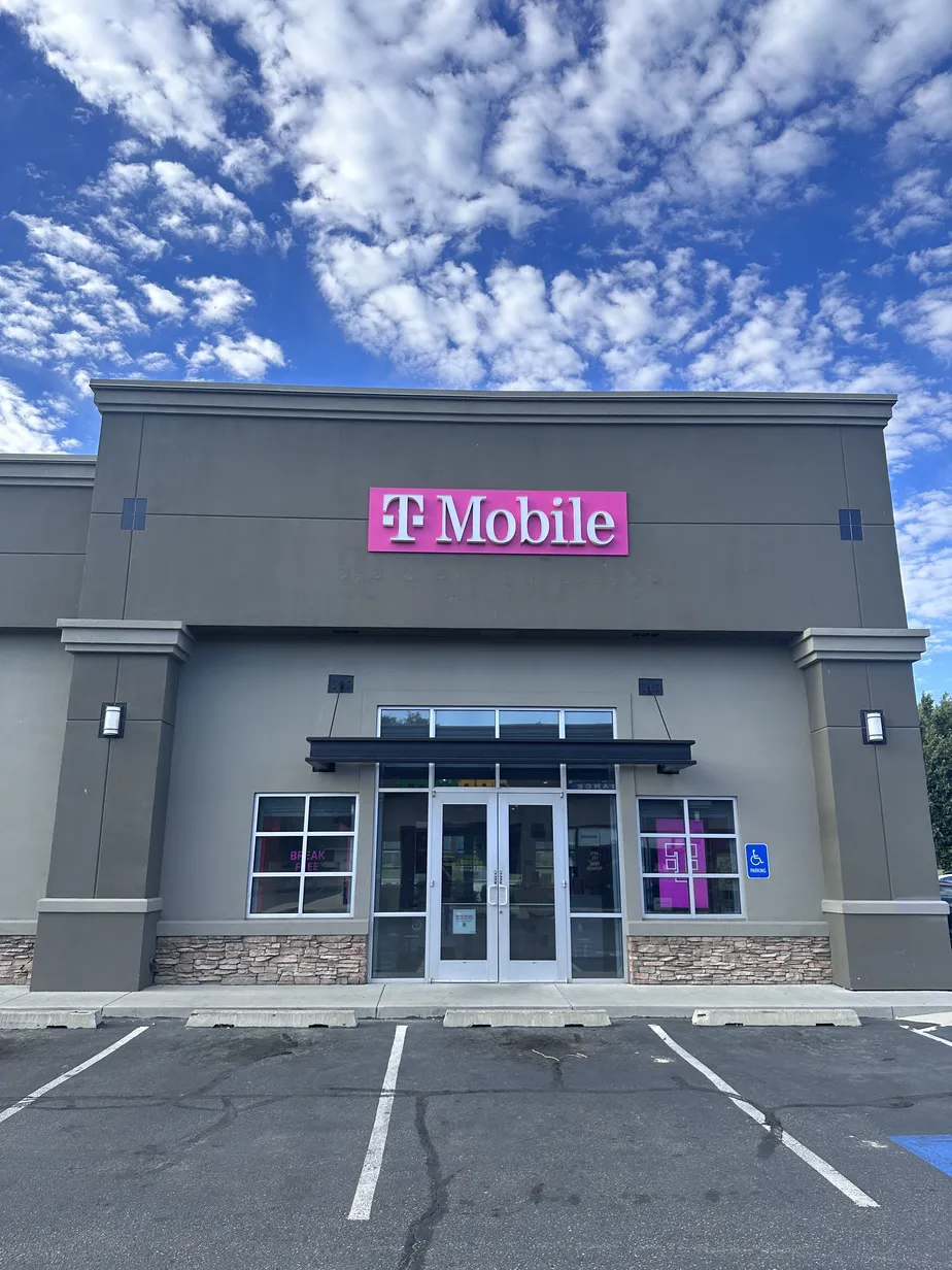 Exterior photo of T-Mobile Store at West Valley, West Valley City, UT