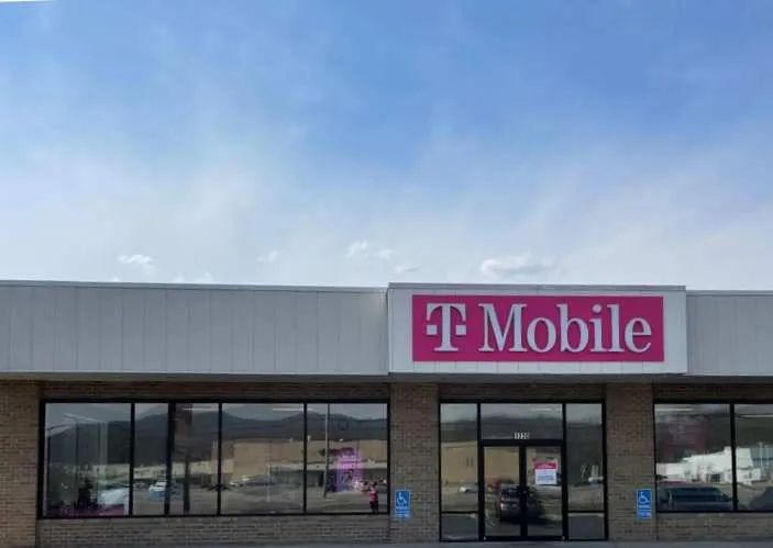 Exterior photo of T-Mobile store at Bridge St & Central Ave, Chillicothe, OH