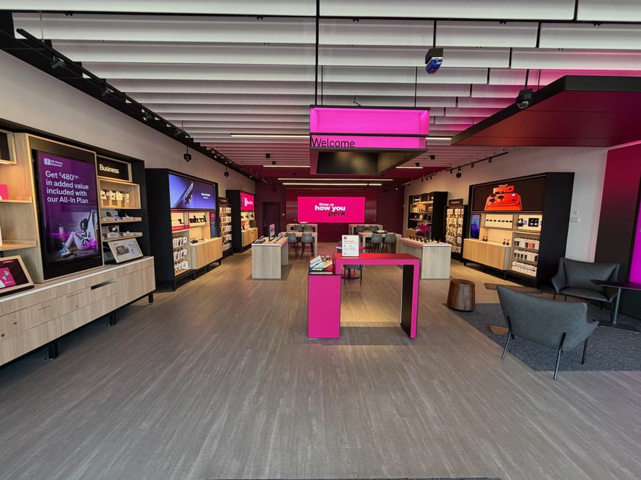  Interior photo of T-Mobile Store at Hurst-Pipeline, Hurst, TX 