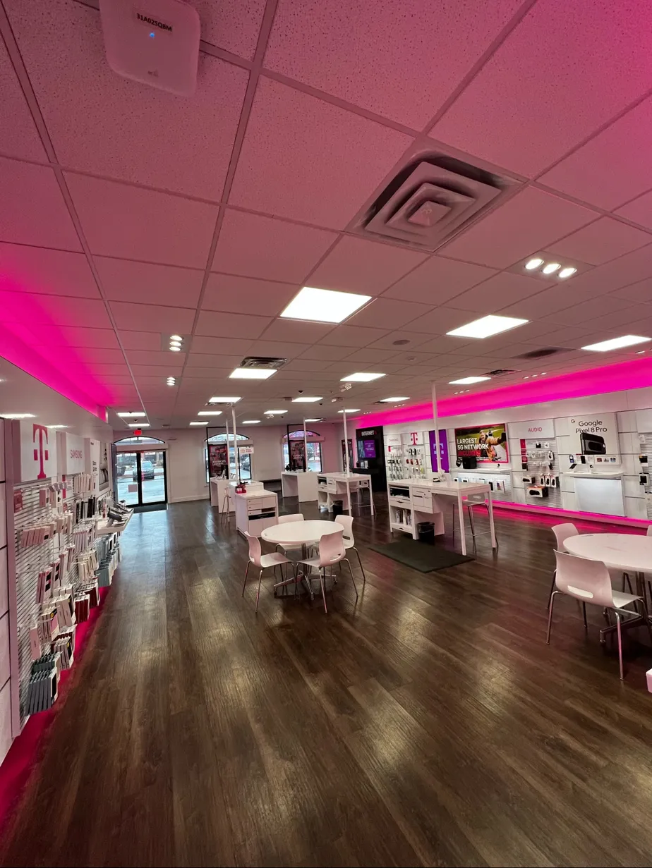 Interior photo of T-Mobile Store at Grape Rd & Edison Lakes Pkwy, Mishawaka, IN 