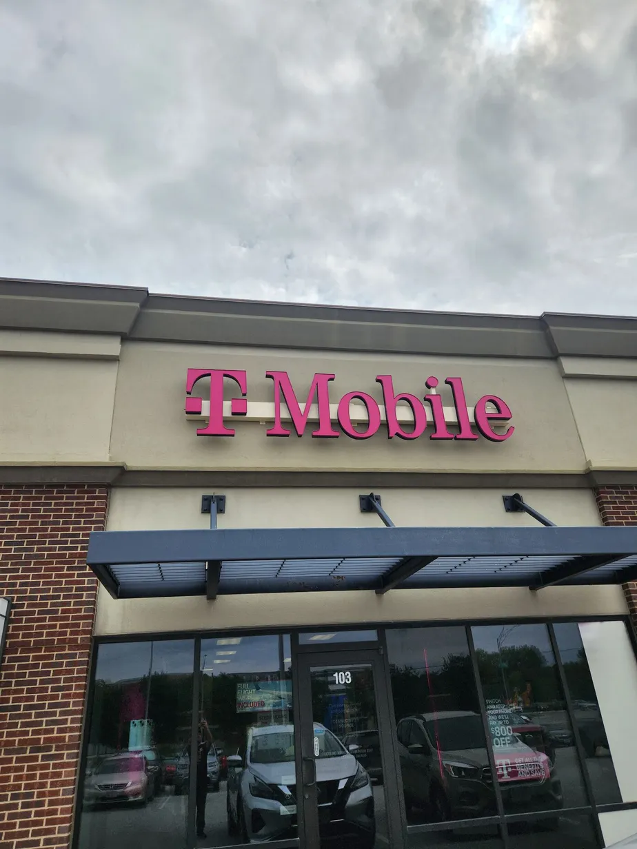 Exterior photo of T-Mobile Store at N 180th St & Burke St, Omaha, NE 