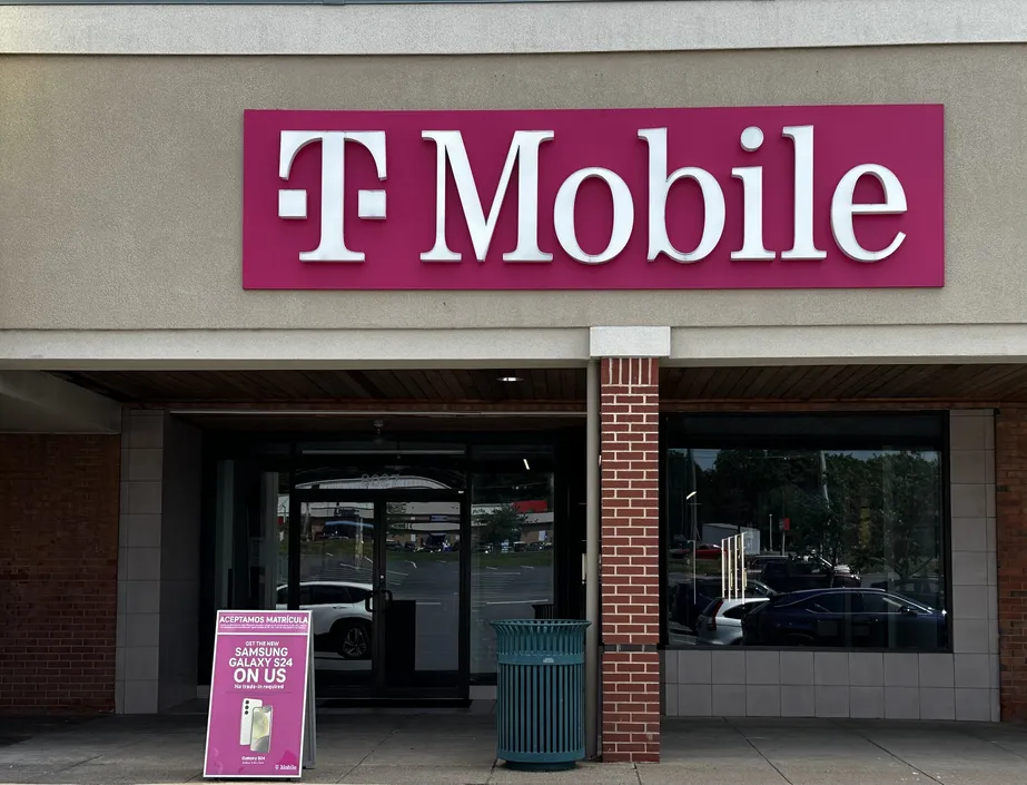  Exterior photo of T-Mobile Store at Sudley Rd & Lomond Dr, Manassas, VA 