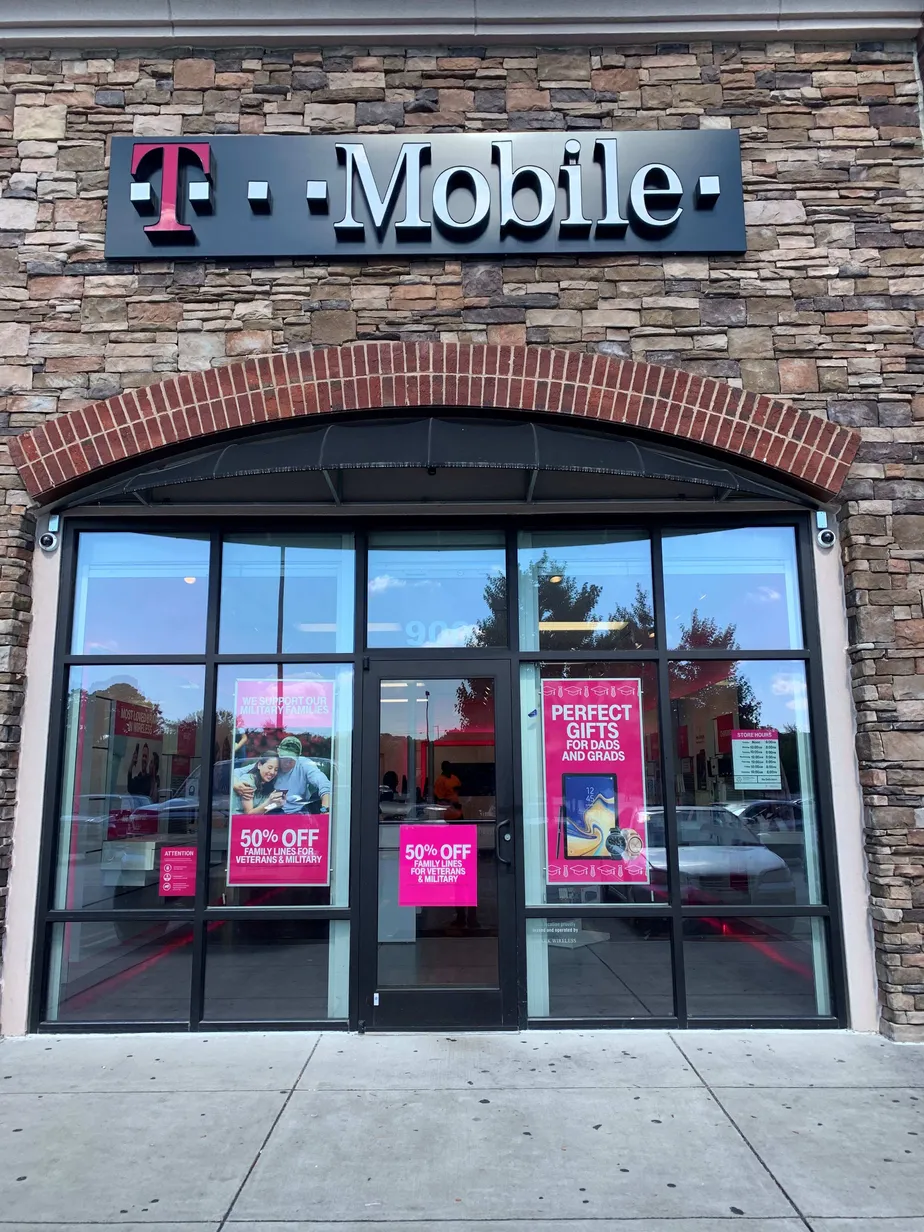 Exterior photo of T-Mobile store at Cleveland Ave & Sylvan Rd, East Point, GA