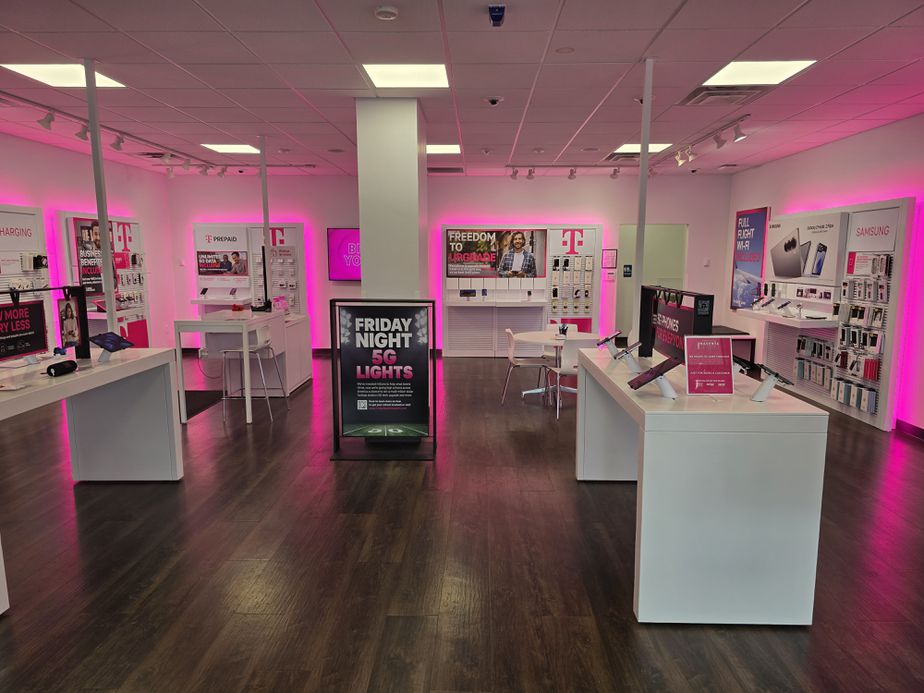 Interior photo of T-Mobile Store at Thurmont Plaza, Thurmont, MD