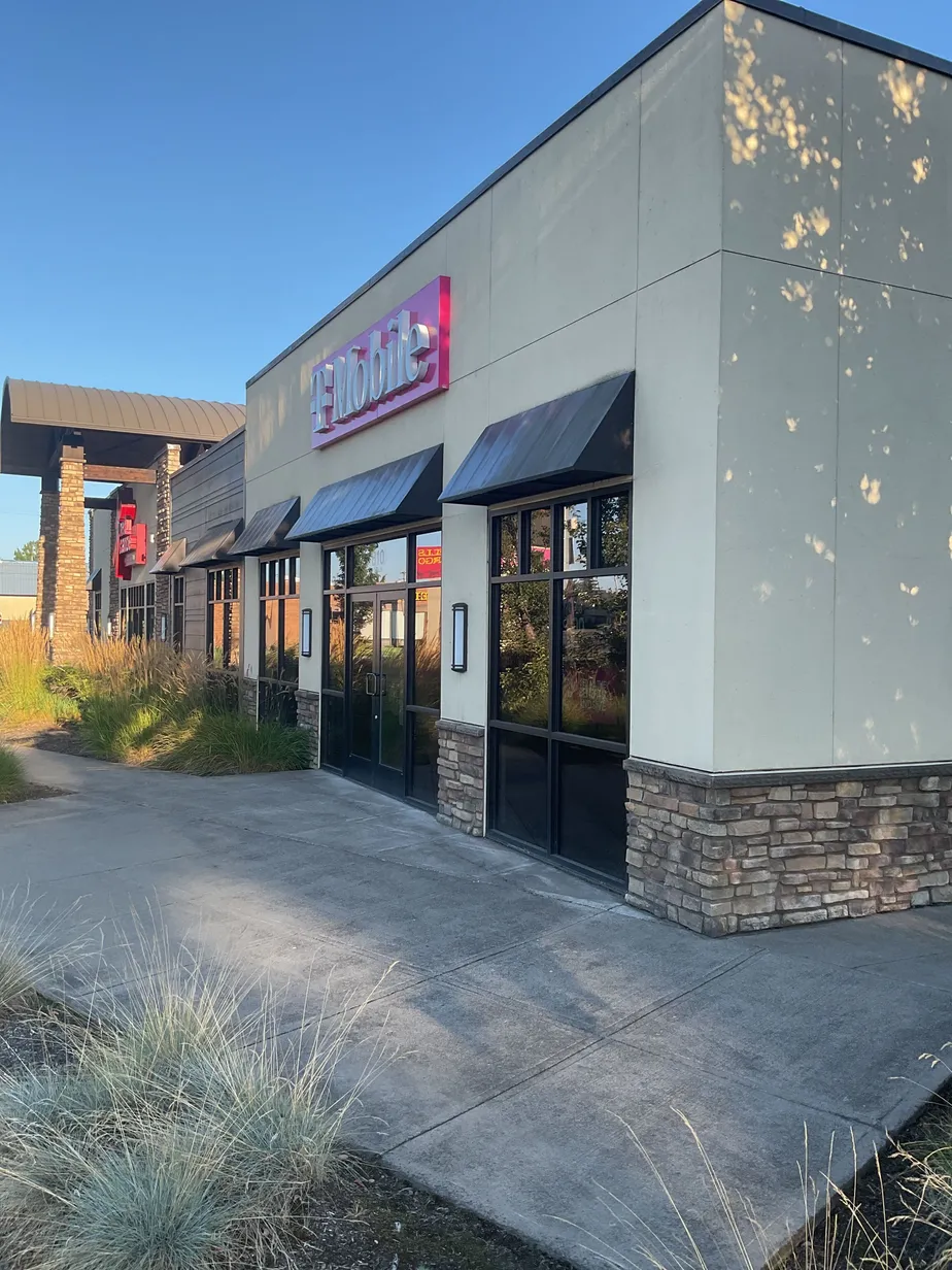  Exterior photo of T-Mobile Store at Burkhart St SE & Pacific Blvd SE, Albany, OR 
