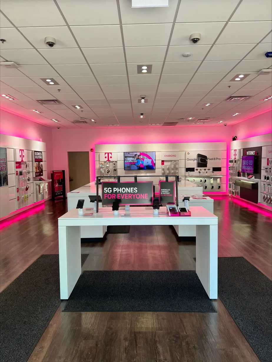 Foto del interior de la tienda T-Mobile en 35th & King Drive, Chicago, IL